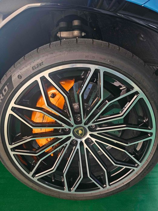 Lamborghini Urus 2025