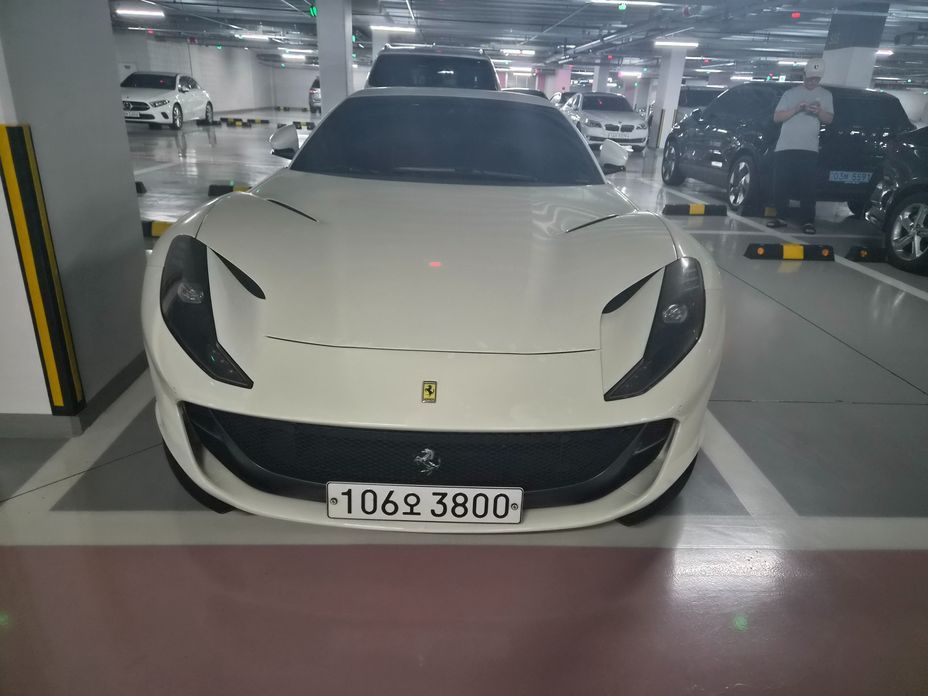 Ferrari 812 2020