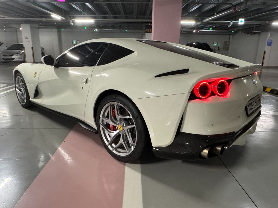 Ferrari 812 2020