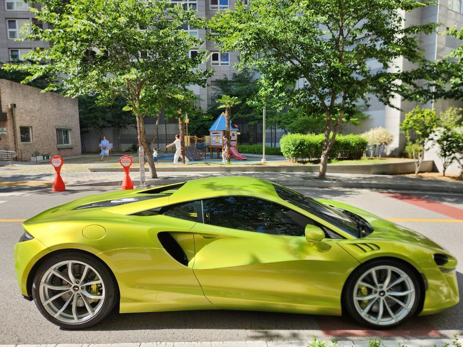 Mclaren Artura 2023