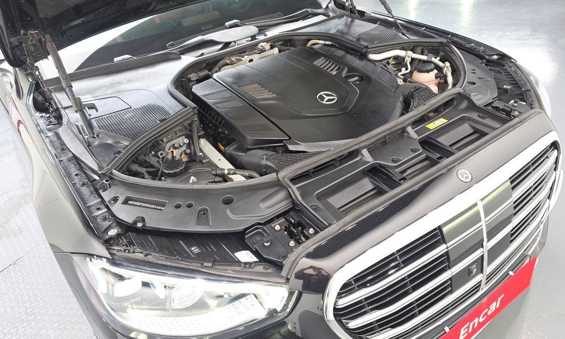 Mercedes-Benz S-Class 2024