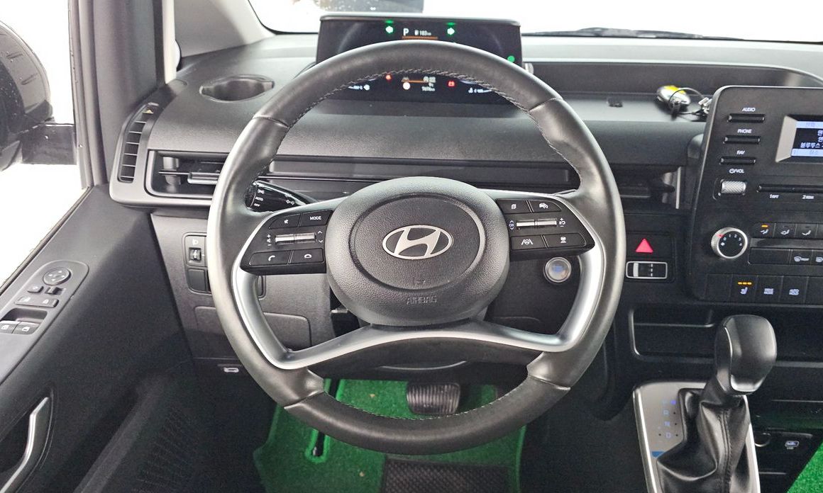 Hyundai Staria 2025