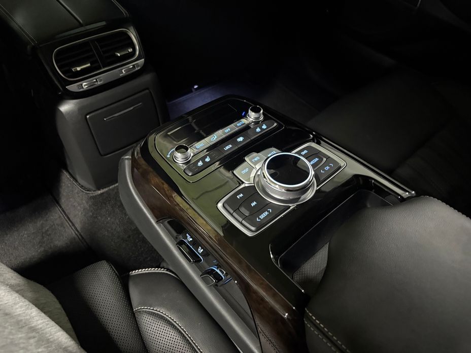 Genesis G90 2021