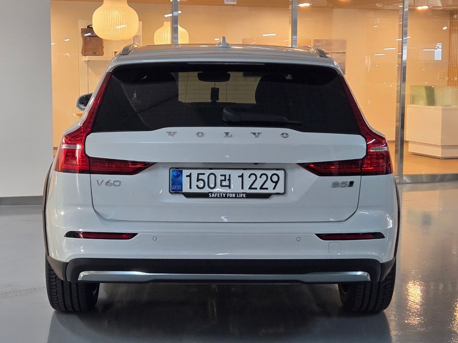 Volvo V60 2025