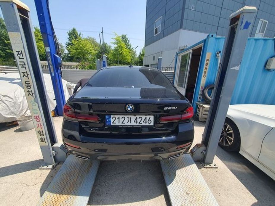 BMW 5-Series 2023