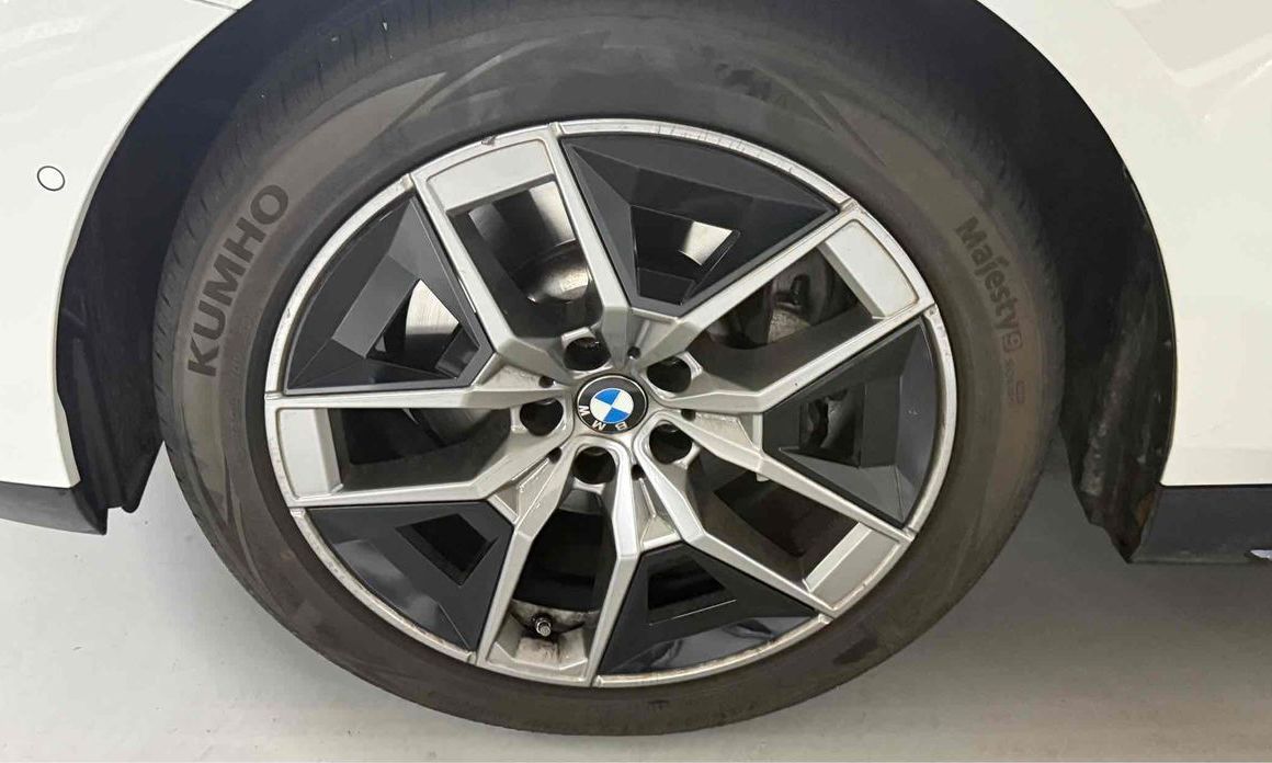 BMW 5-Series 2024