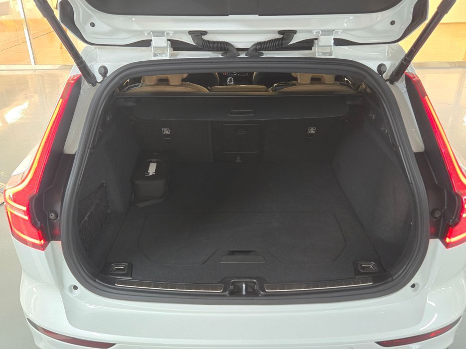 Volvo V60 2025