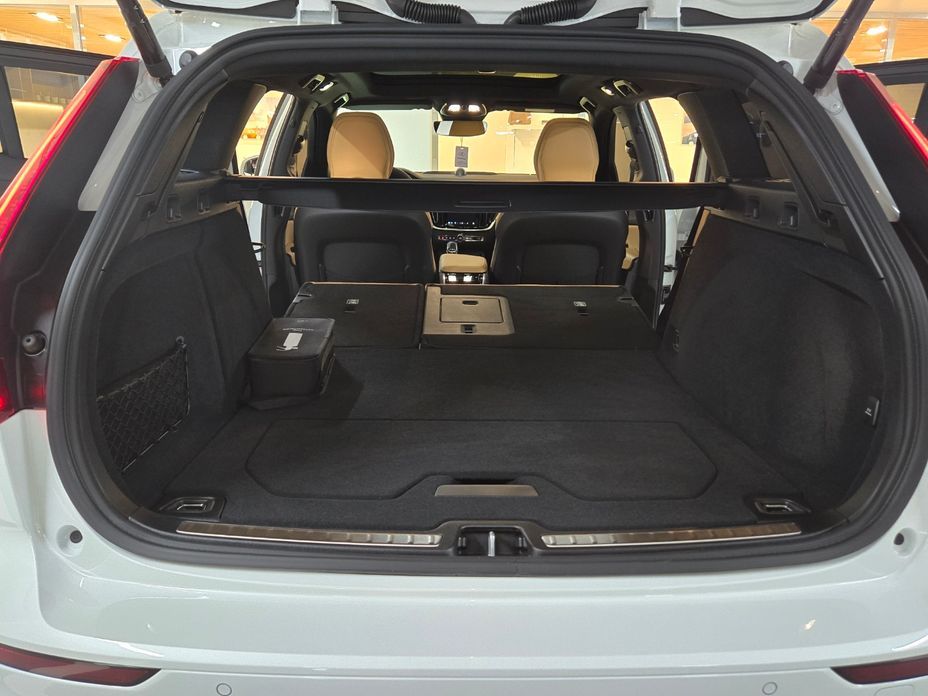 Volvo V60 2025