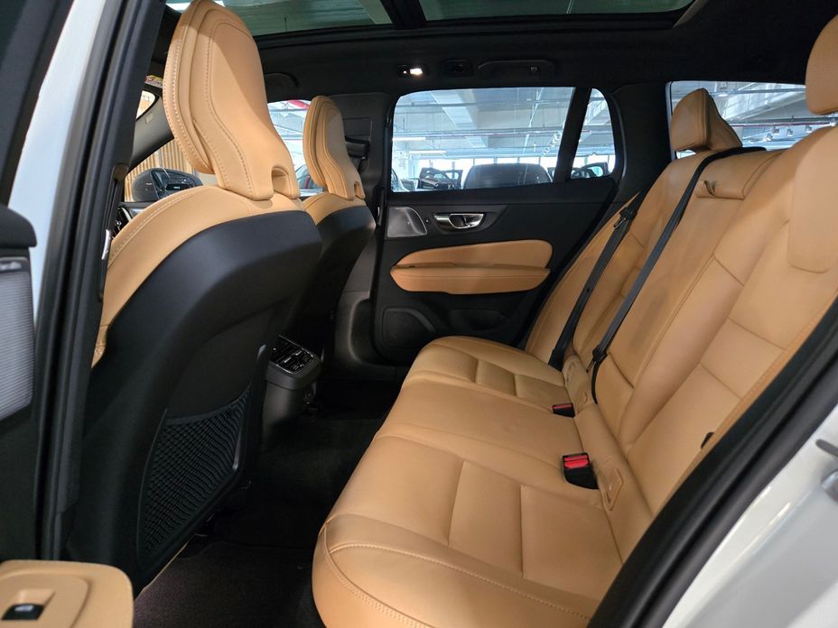 Volvo V60 2025