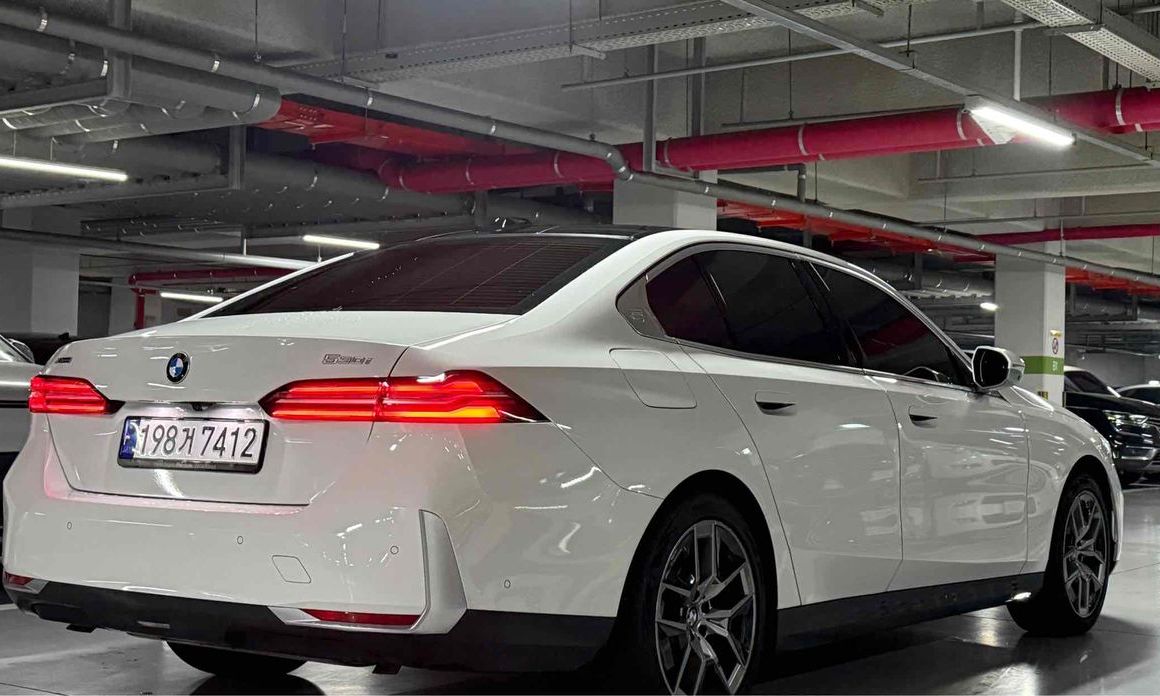 BMW 5-Series 2024