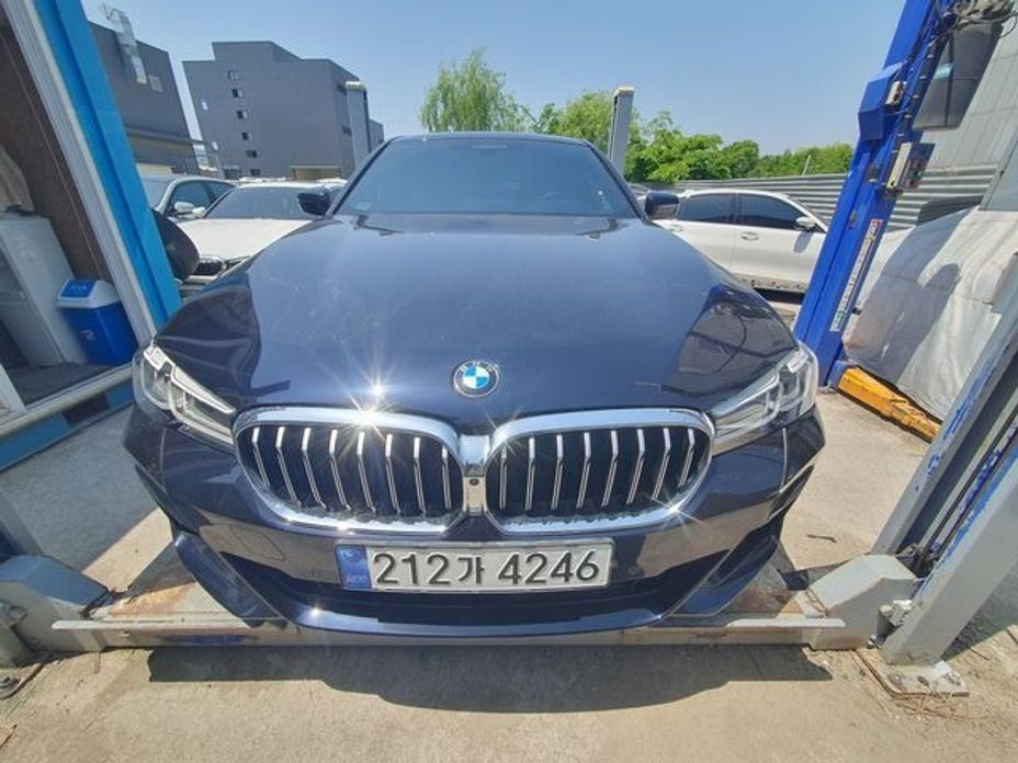 BMW 5-Series 2023