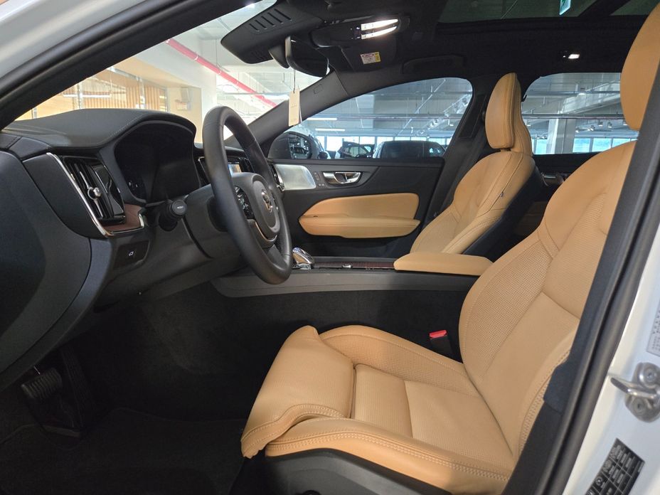 Volvo V60 2025