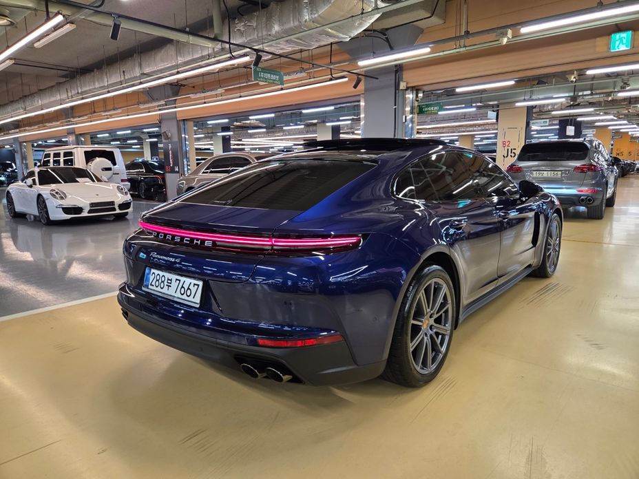 Porsche Panamera 2025
