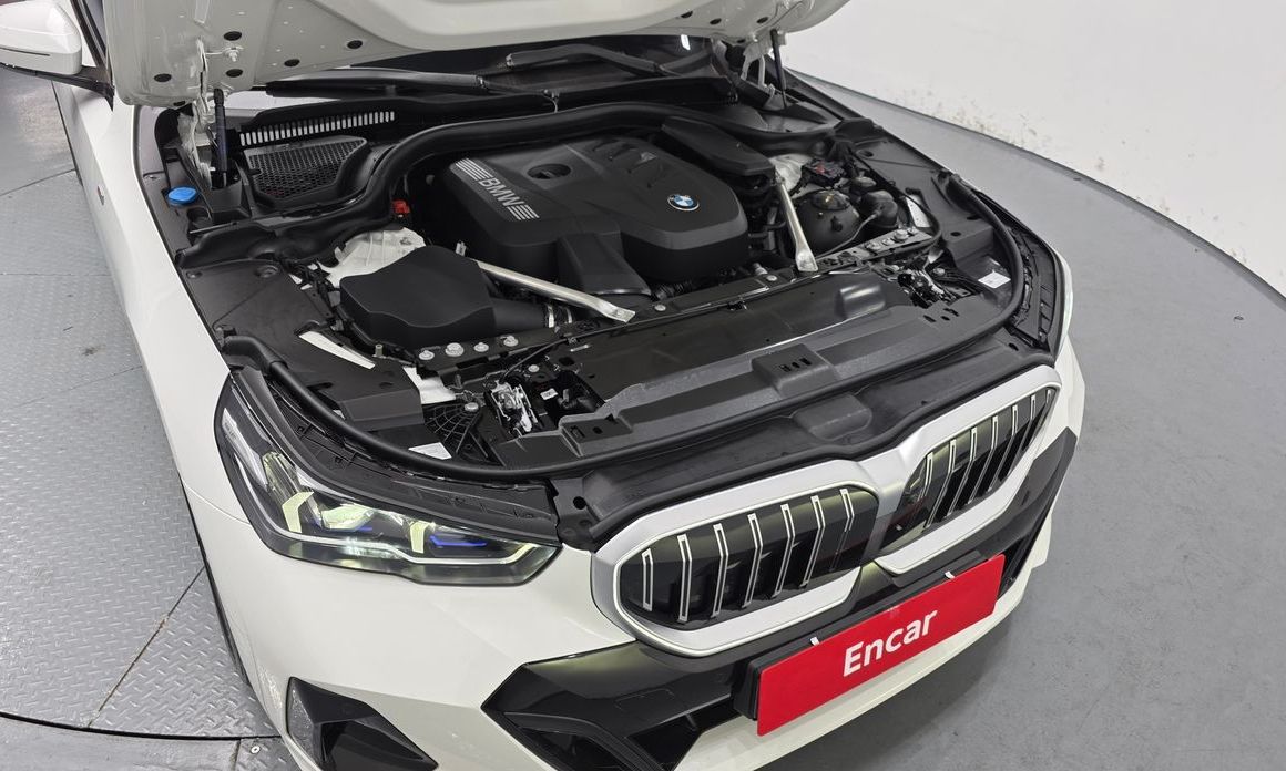BMW 5-Series 2025