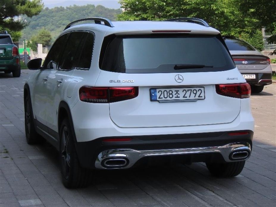 Mercedes-Benz GLB-Class 2023