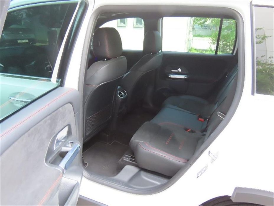 Mercedes-Benz GLB-Class 2023
