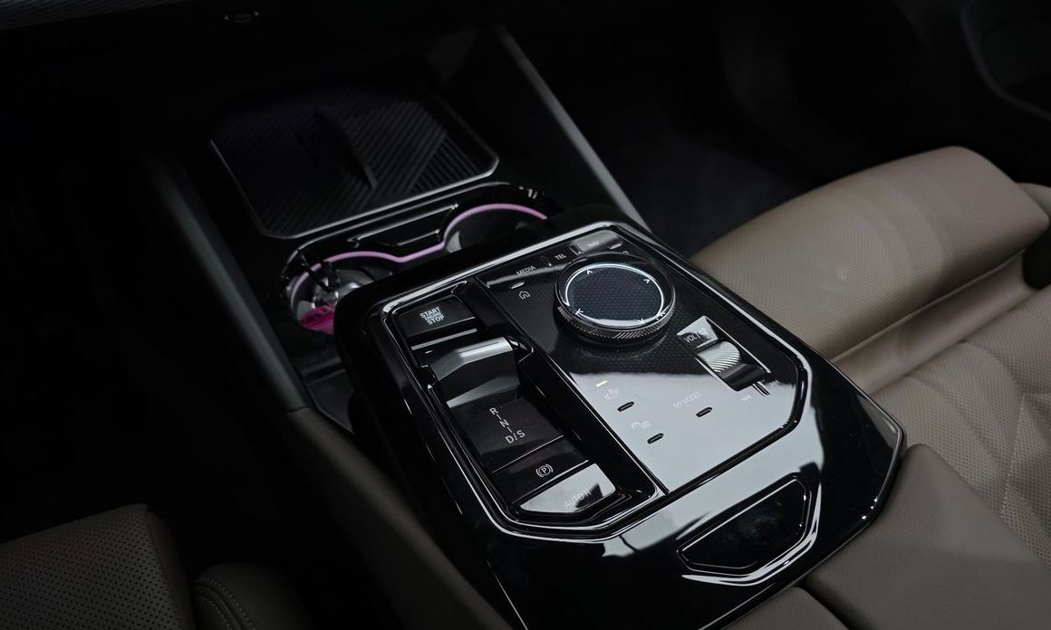 BMW 5-Series 2025