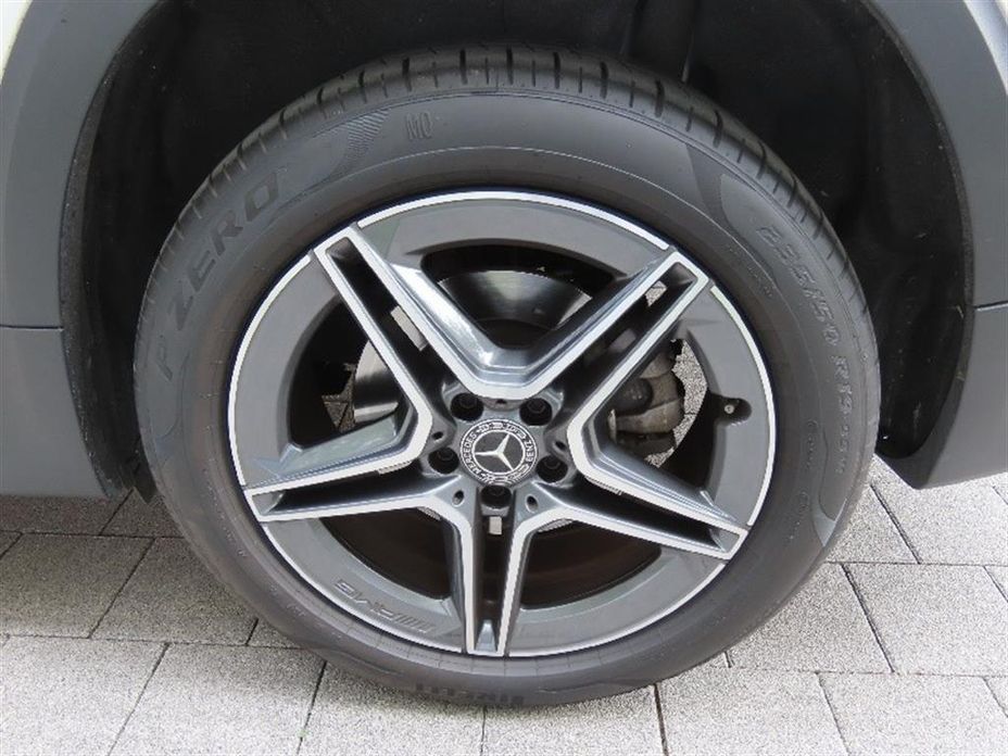 Mercedes-Benz GLB-Class 2023