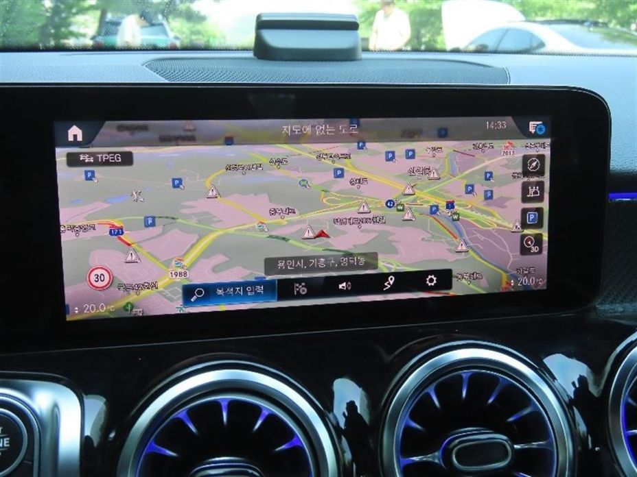 Mercedes-Benz GLB-Class 2023