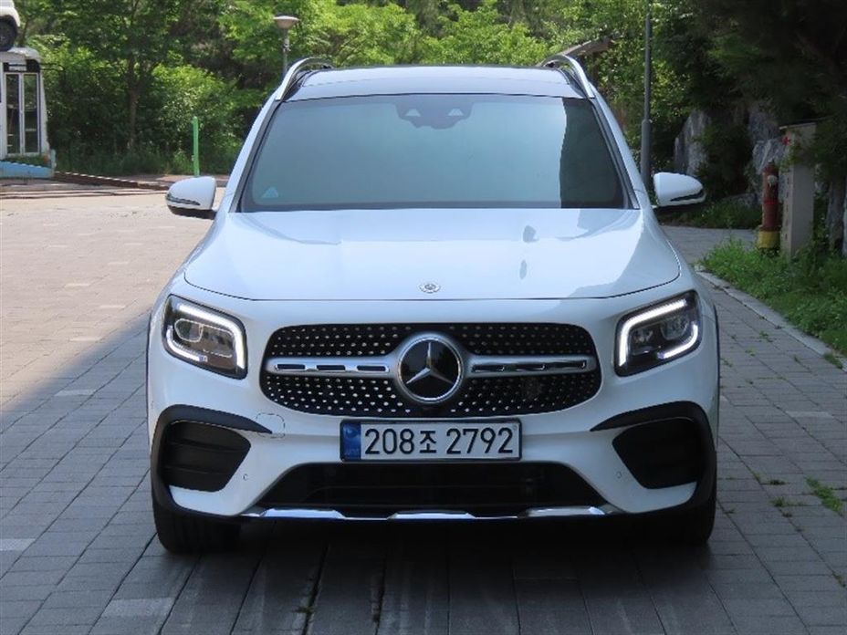 Mercedes-Benz GLB-Class 2023