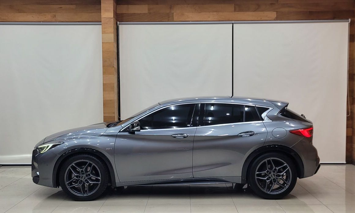 Infiniti Q30 2017