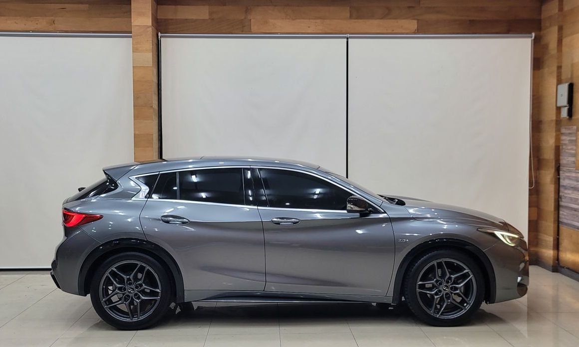 Infiniti Q30 2017