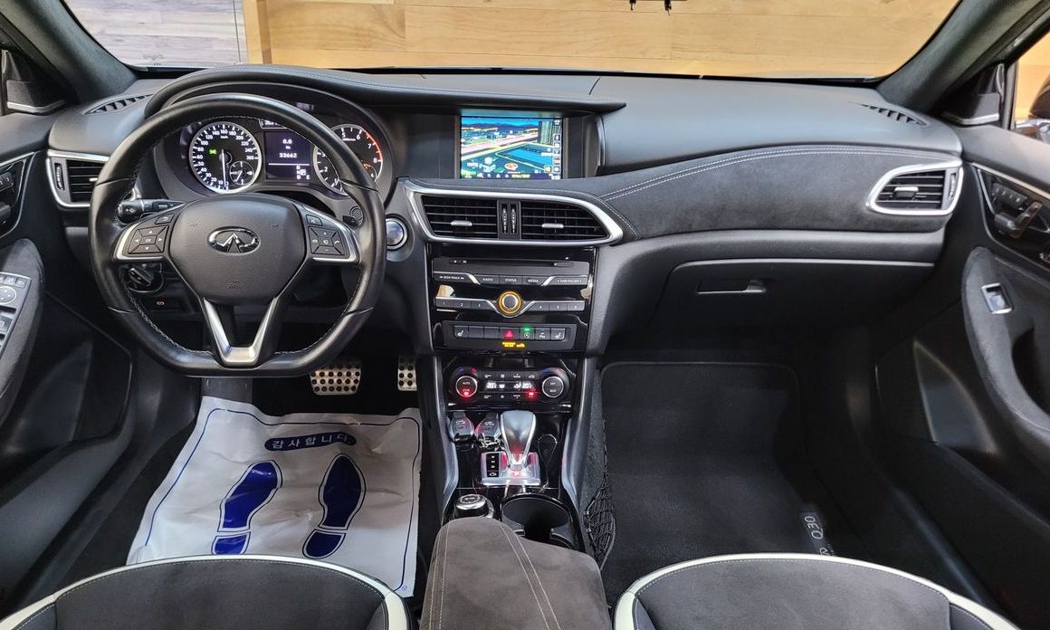 Infiniti Q30 2017