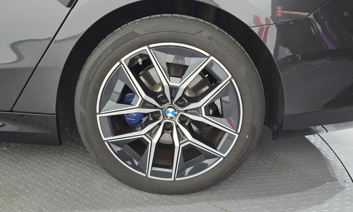 BMW 5-Series 2024
