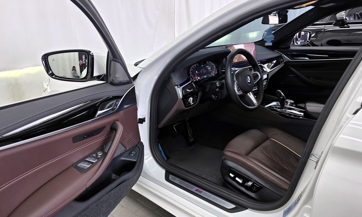 BMW 5-Series 2023