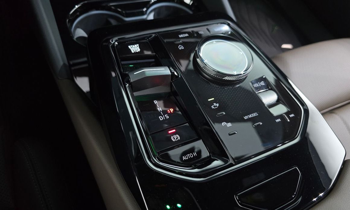 BMW 5-Series 2024