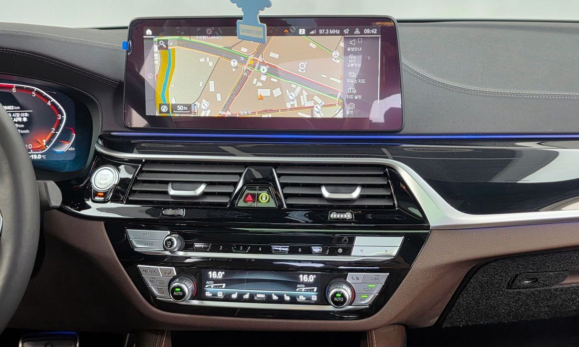 BMW 5-Series 2023