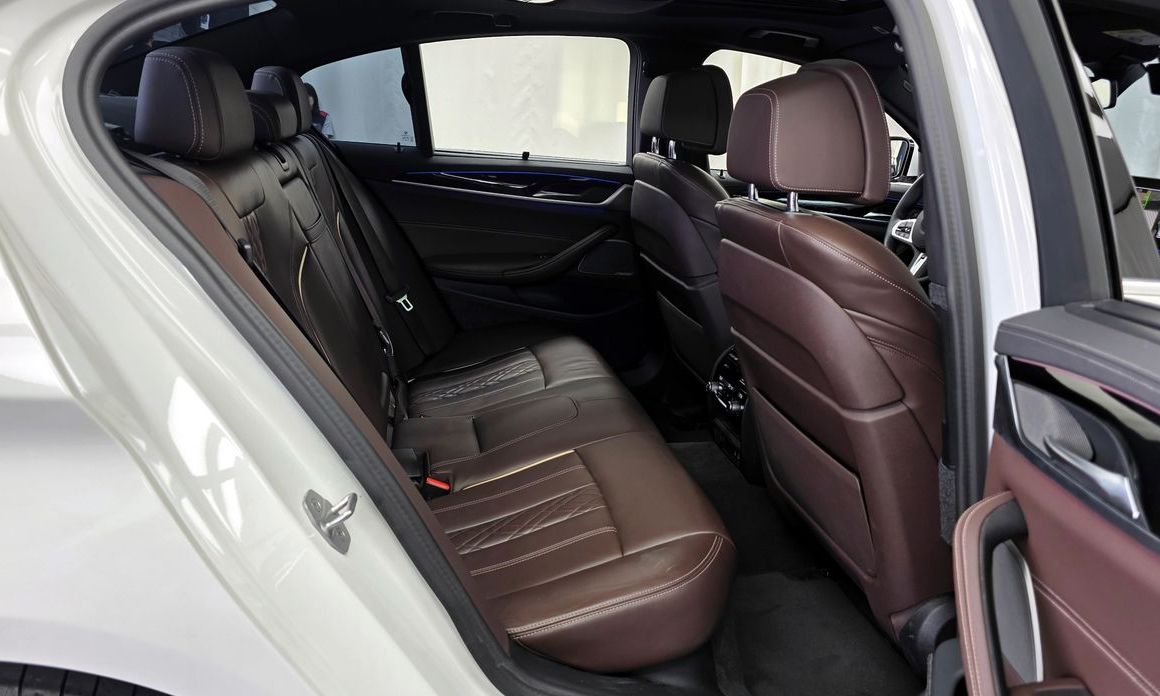 BMW 5-Series 2023