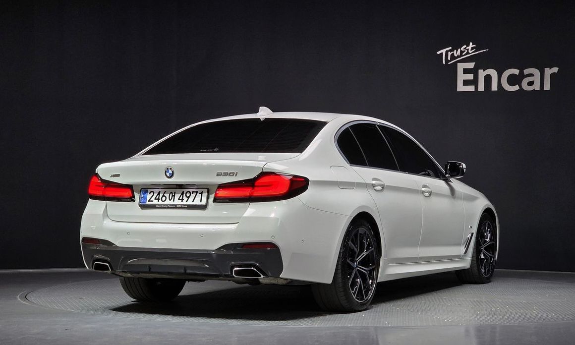 BMW 5-Series 2023