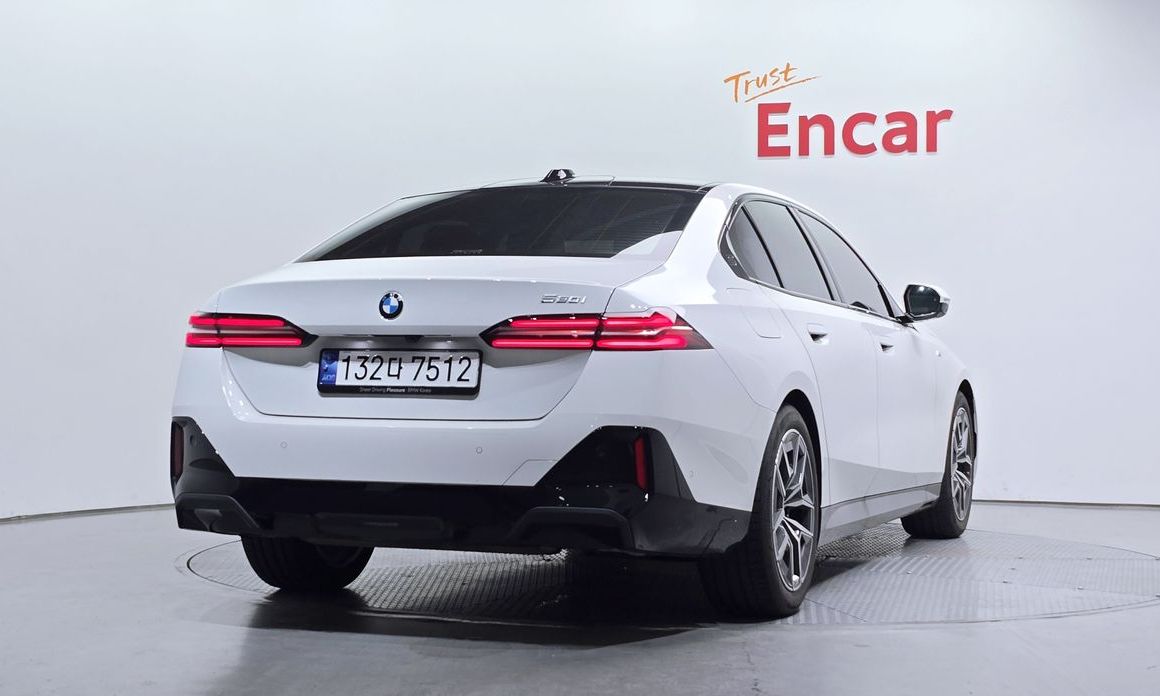 BMW 5-Series 2024