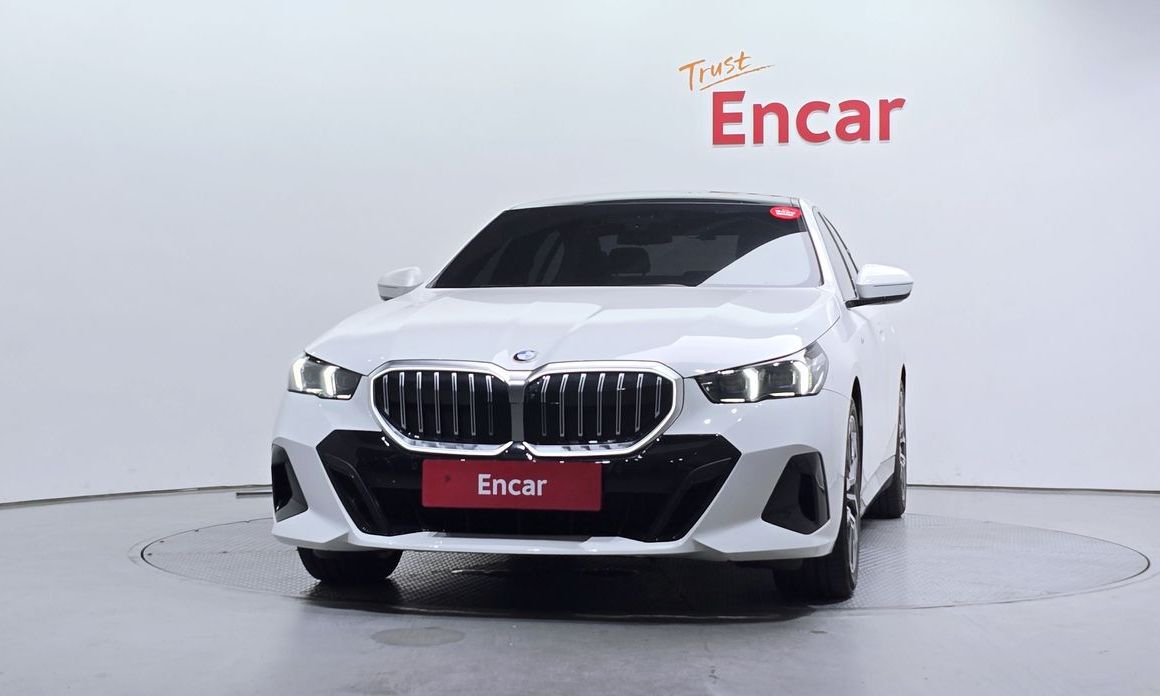 BMW 5-Series 2024