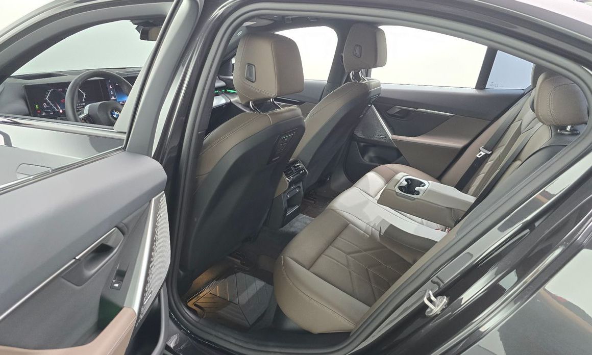 BMW 5-Series 2024