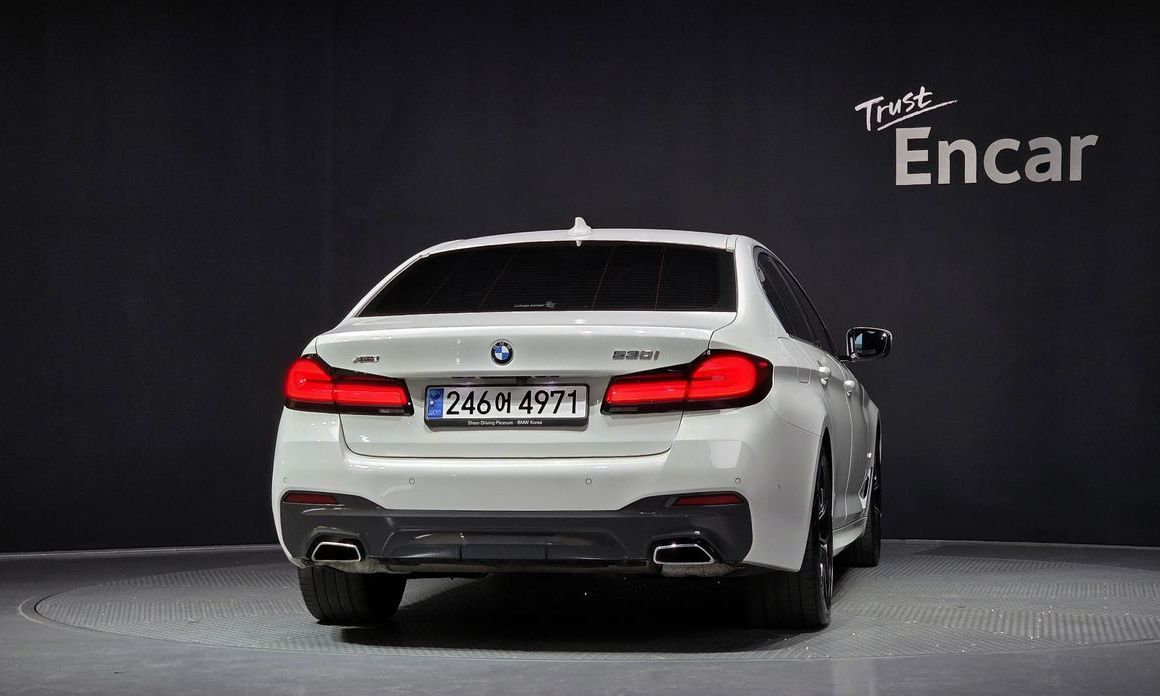 BMW 5-Series 2023