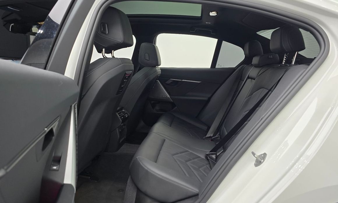 BMW 5-Series 2024