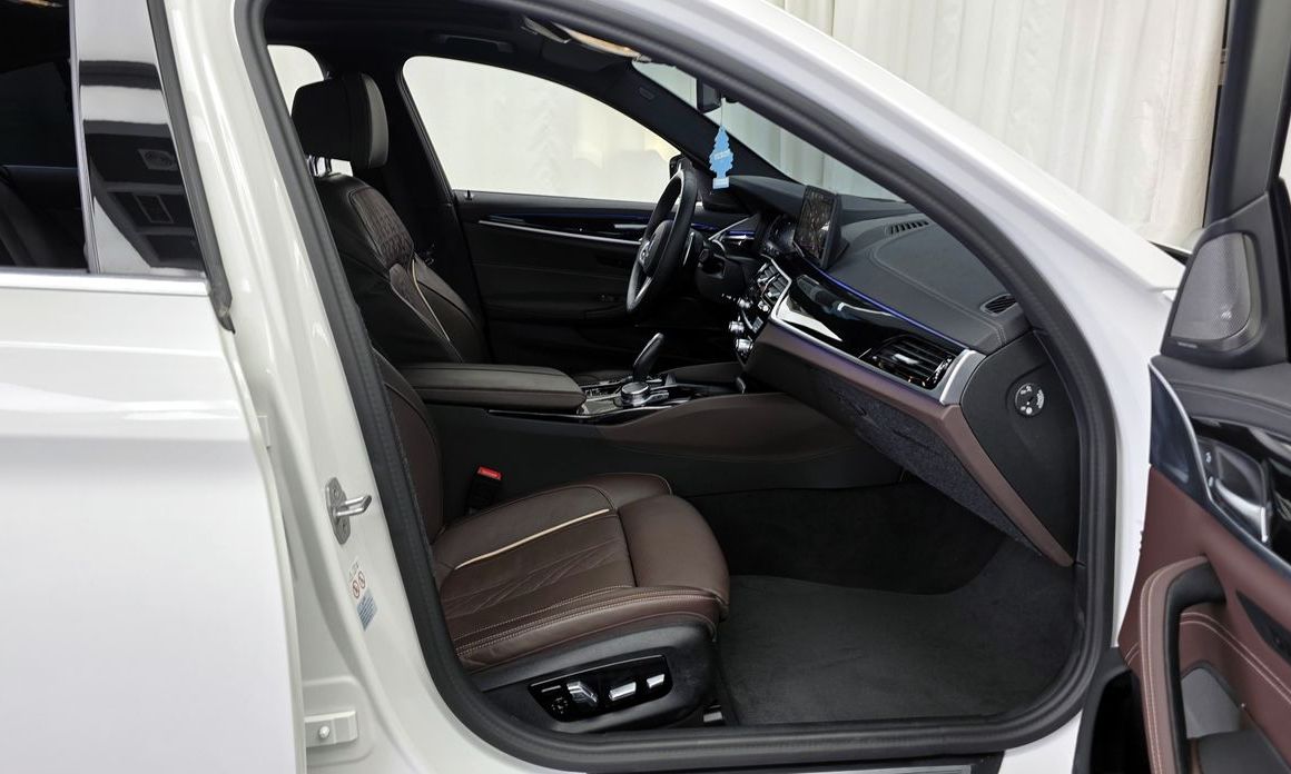 BMW 5-Series 2023
