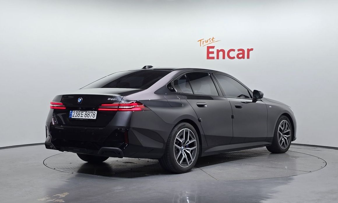 BMW 5-Series 2024