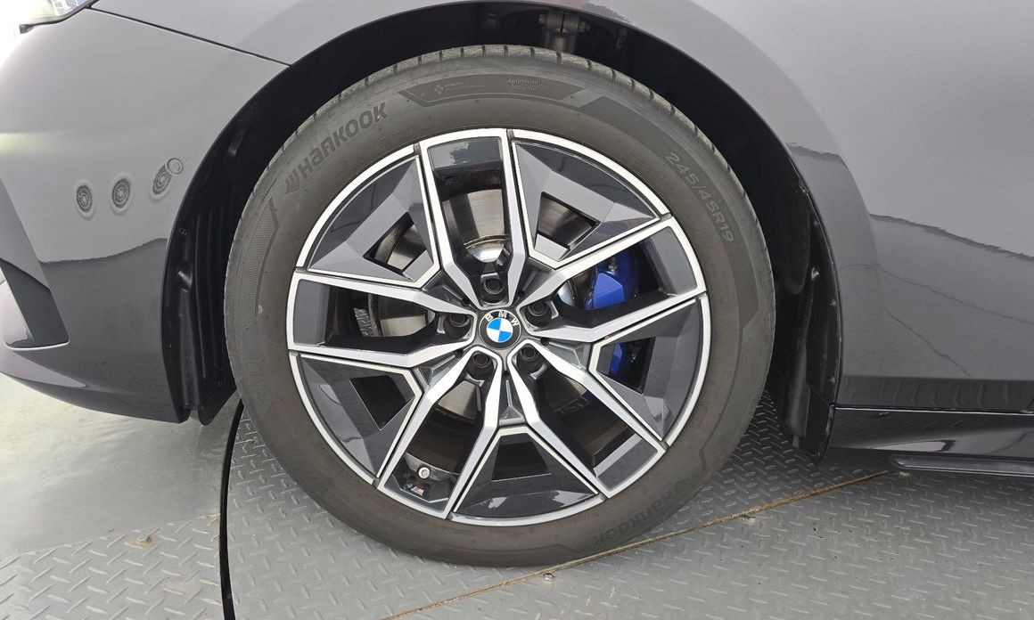 BMW 5-Series 2024