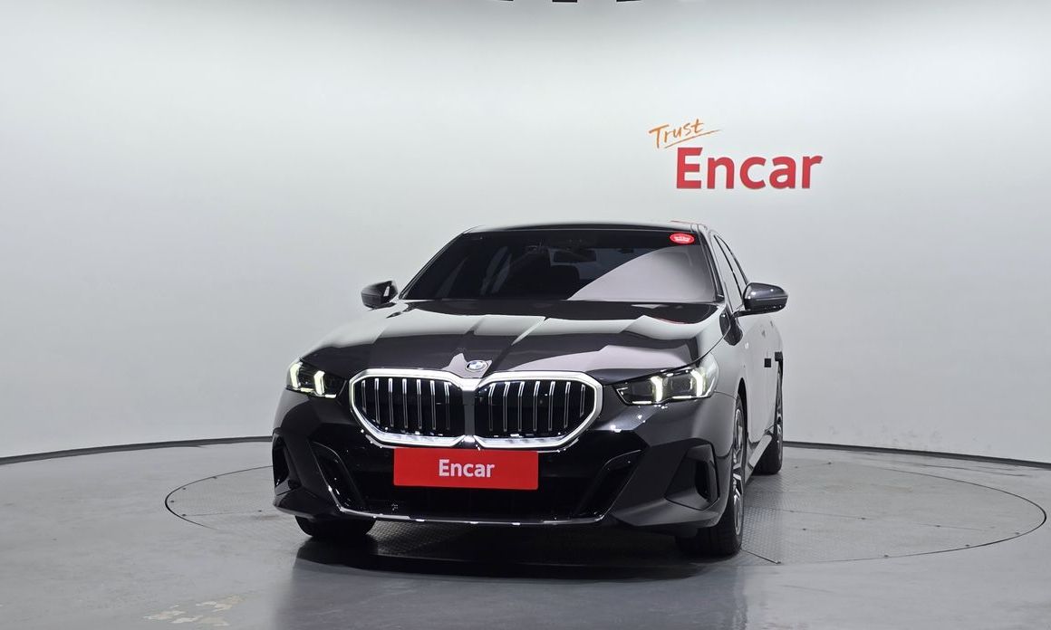 BMW 5-Series 2024