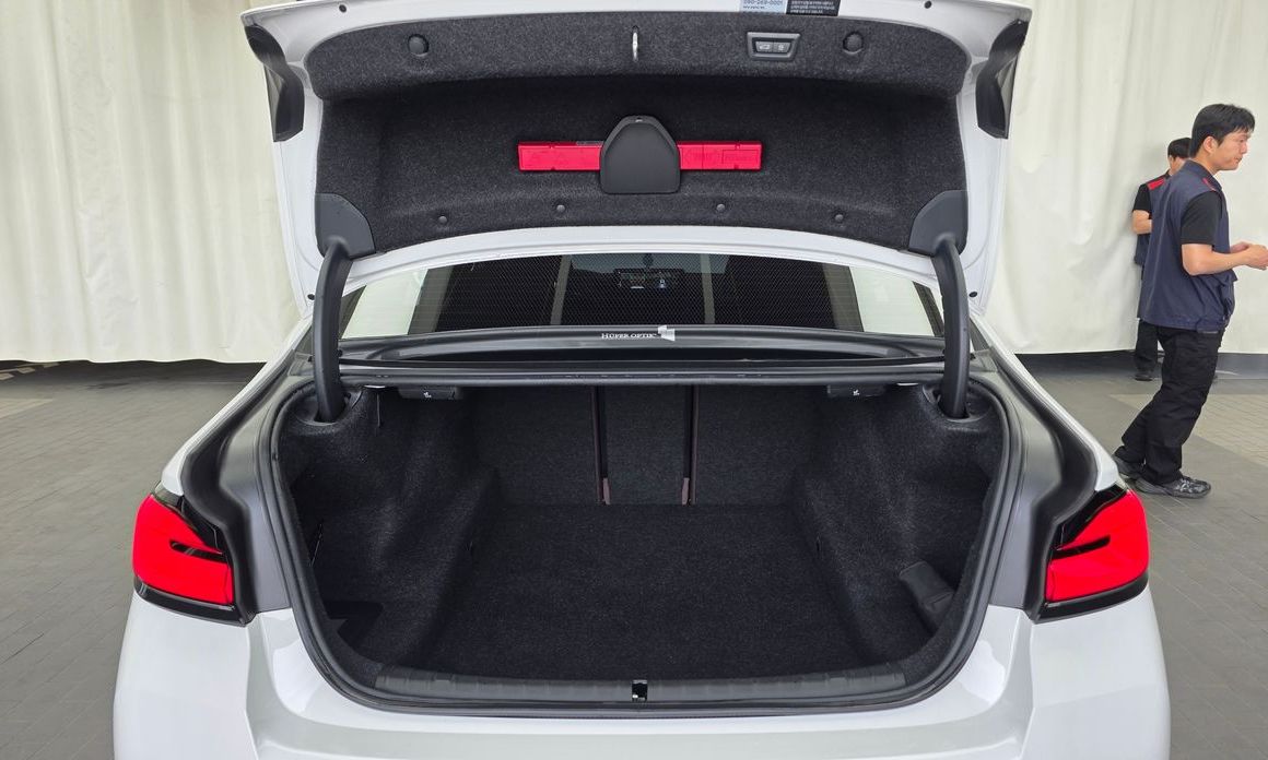 BMW 5-Series 2023