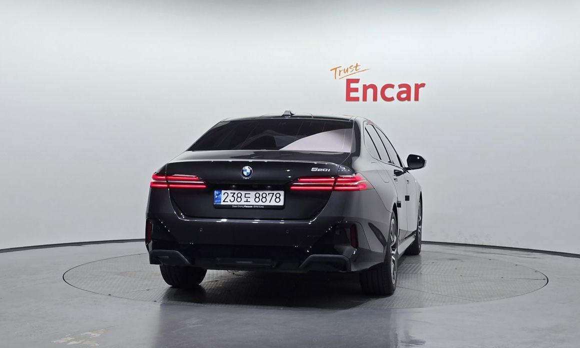 BMW 5-Series 2024