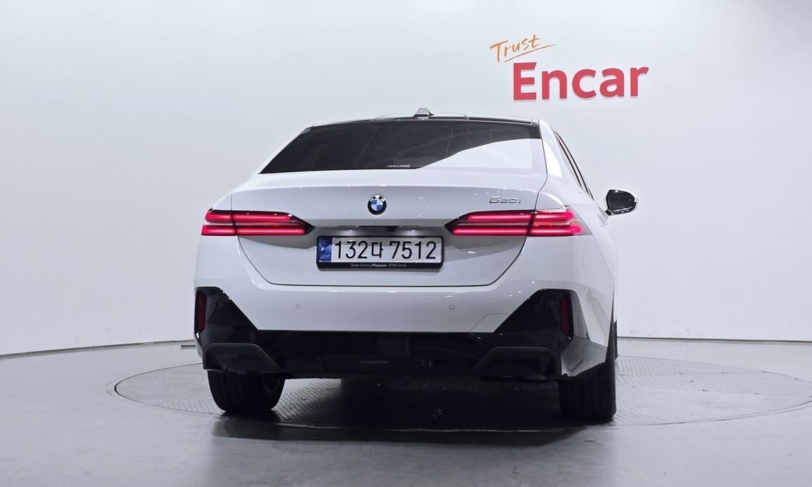 BMW 5-Series 2024