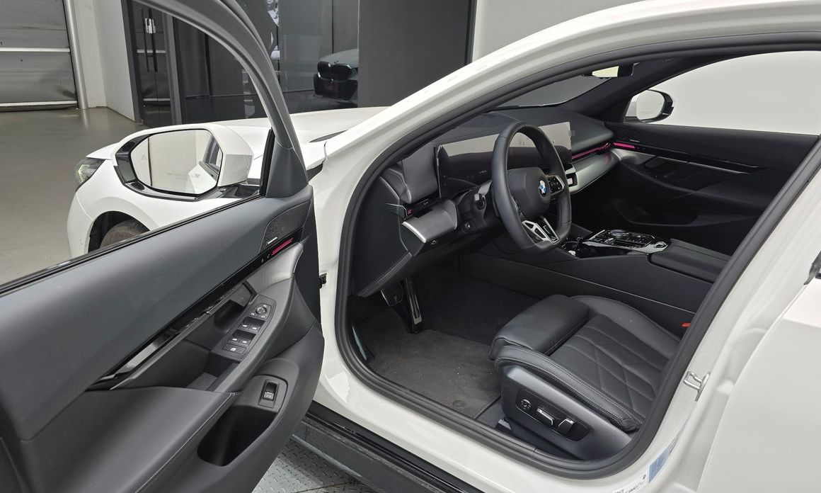 BMW 5-Series 2024