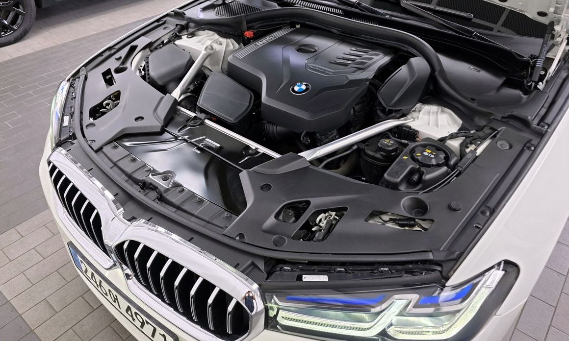 BMW 5-Series 2023