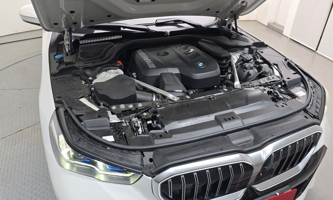 BMW 5-Series 2024