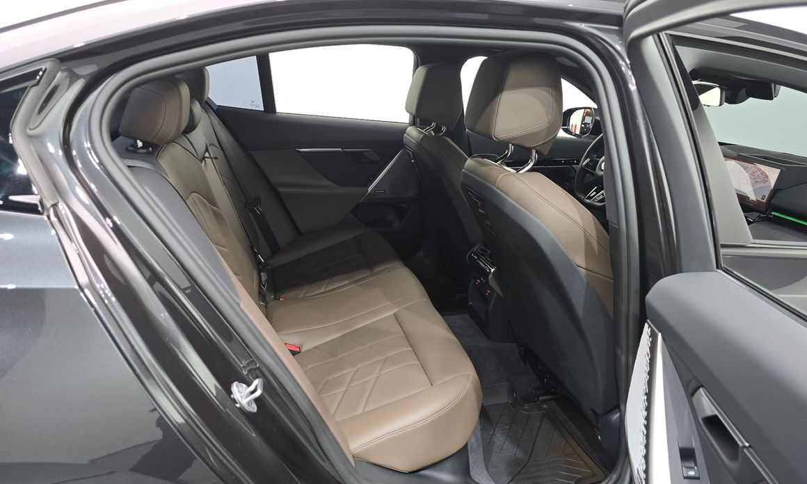 BMW 5-Series 2024
