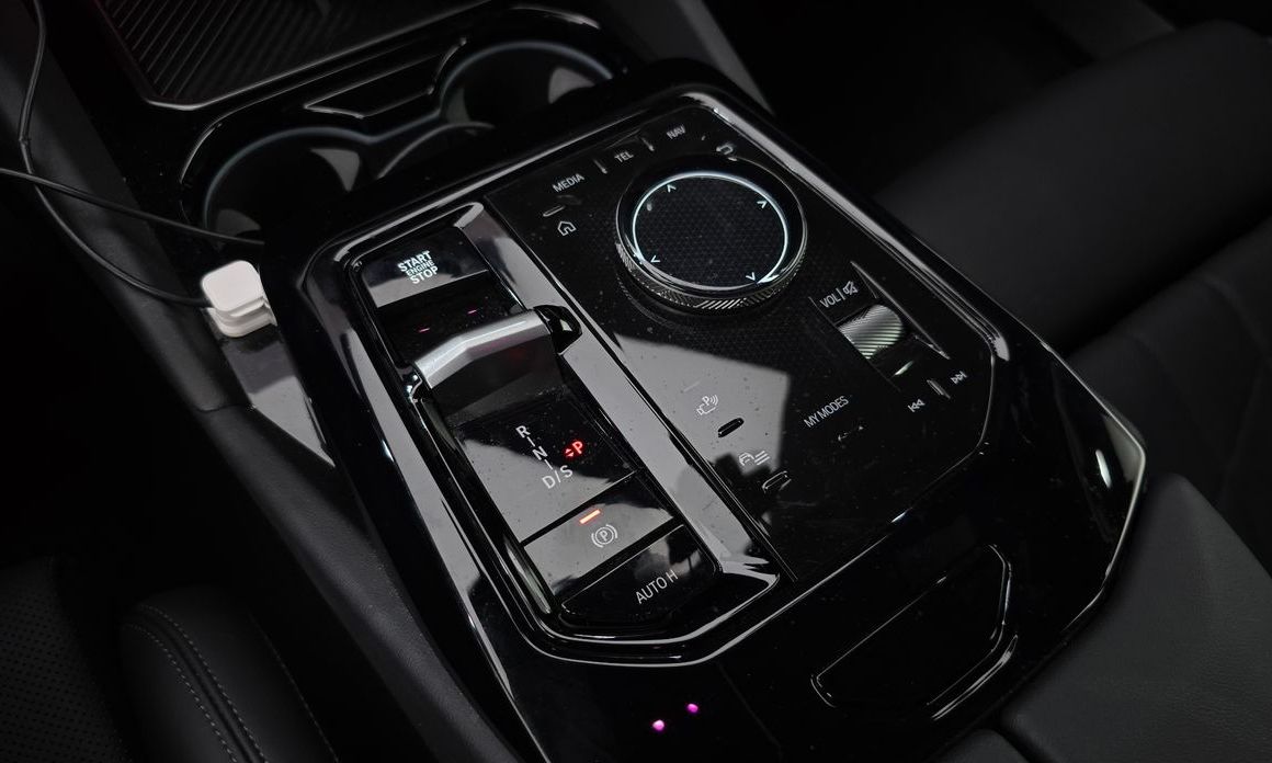 BMW 5-Series 2024
